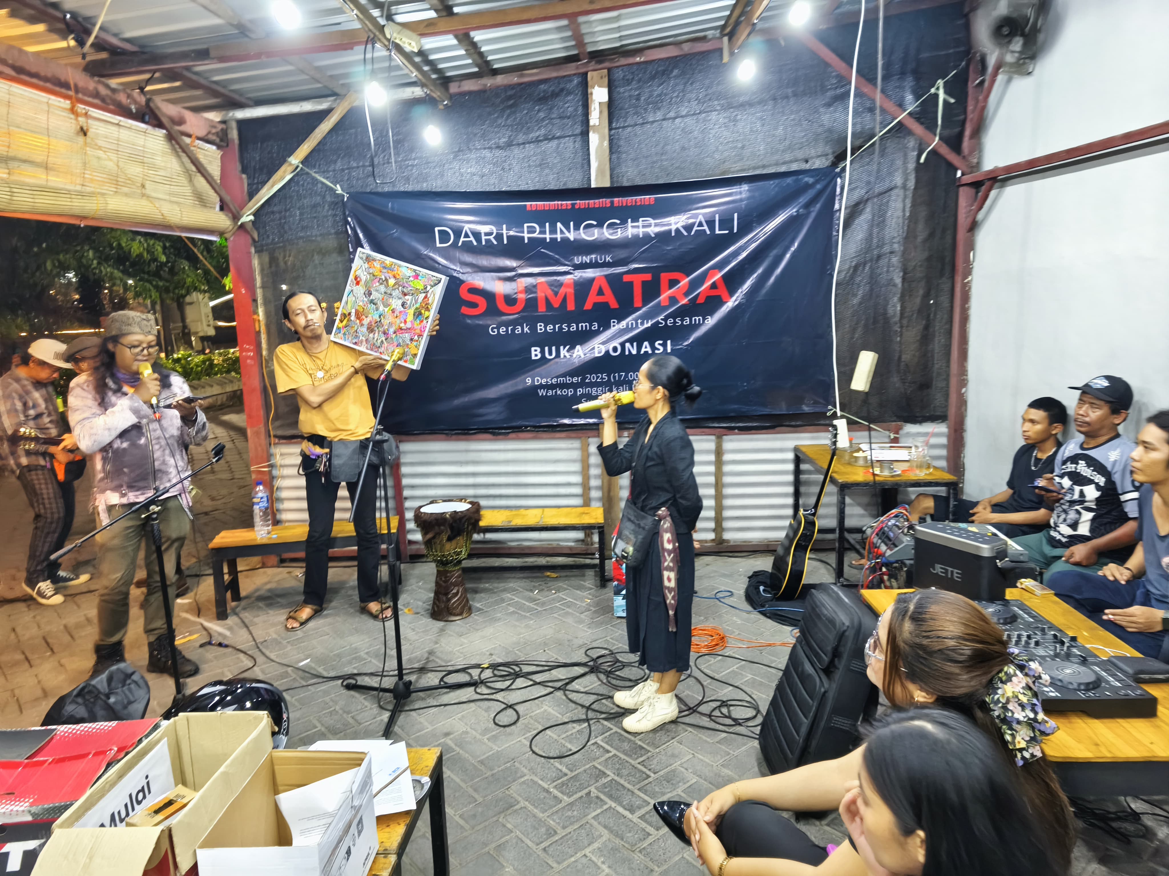 Komunitas Jurnalis Riverside Gelar Ajang Donasi Dari Pinggir Kali untuk Sumatra, Hadirkan Para Musisi Surabaya