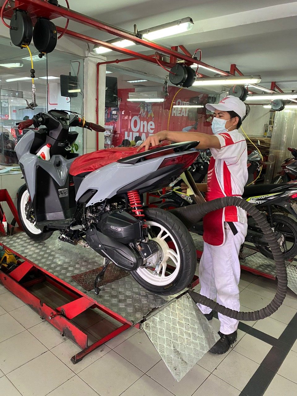 Juni Asik bareng AHASS, Sinsen berikan Promo Juara