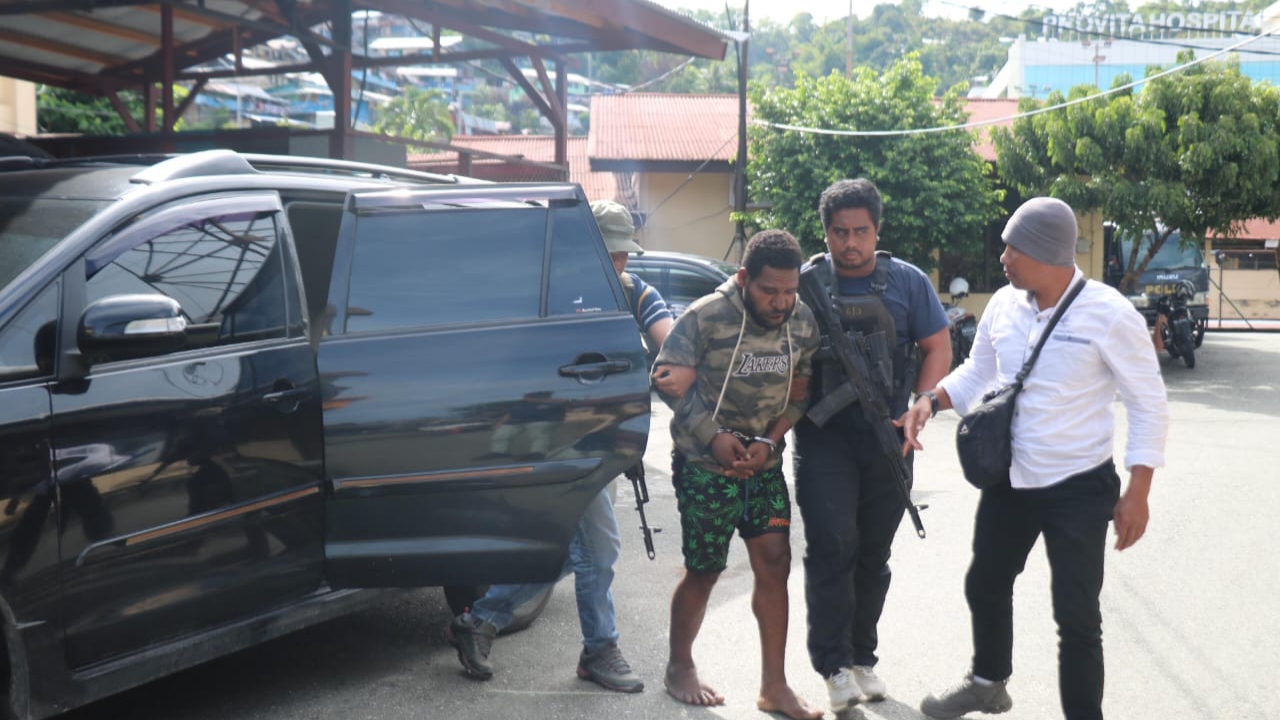 Satgas Operasi Damai Cartenz Tangkap DPO Pembunuh Nakes Kiwirok, Dibekuk  di Keerom!