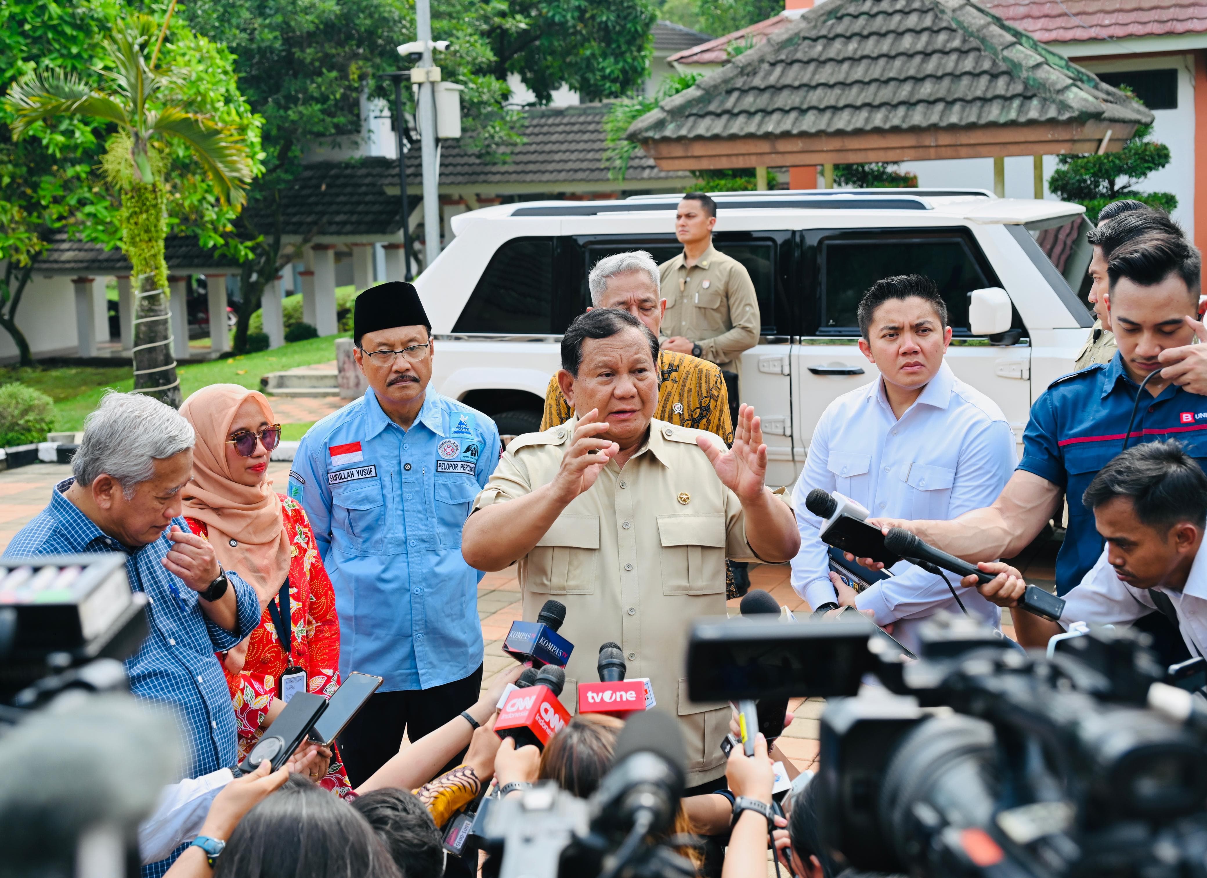 Prabowo Targetkan 330 Ribu Sekolah Dapat Smart Digital Screen