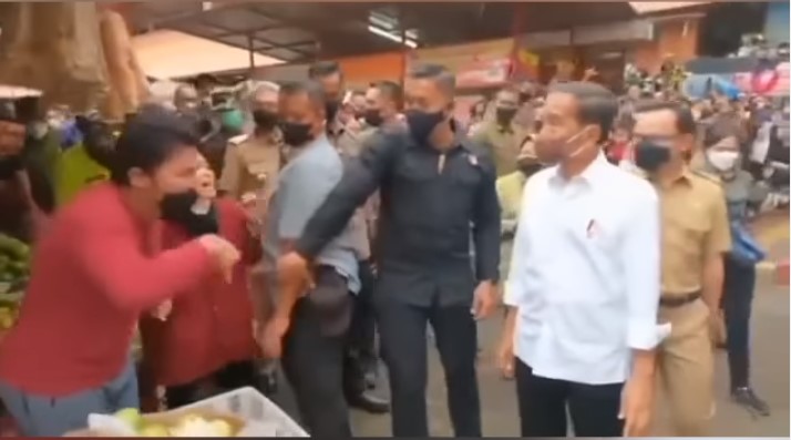 Histeris di depan Jokowi, Pedagang di Pasar Bogor Adukan Pamannya Masuk Penjara Gegara Pungli Pramenisme
