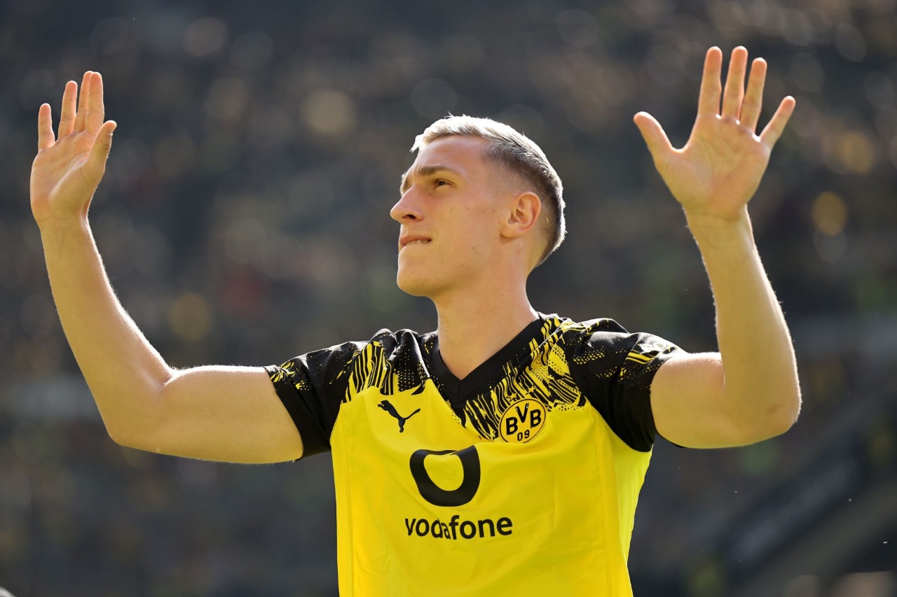 Barcelona dan Real Madrid Bersaing Dapatkan Nico Schlotterbeck dari Dortmund