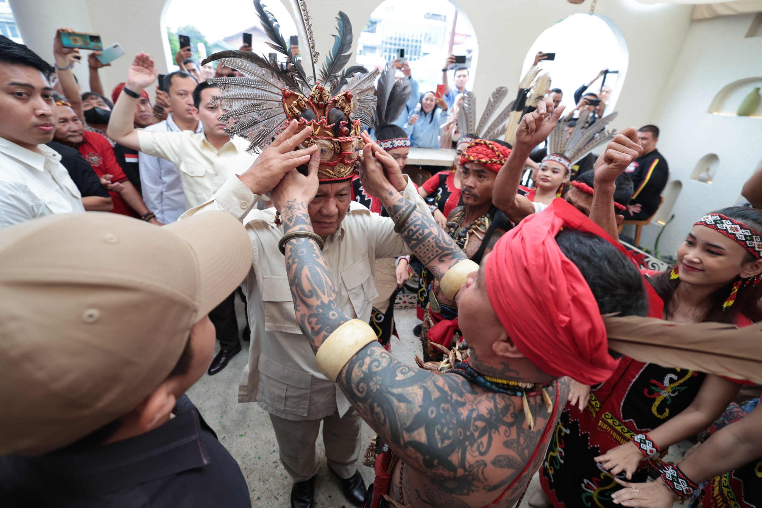 Prabowo Ingin Anak-Anak Dayak Kalimantan Bisa Sekolah di SMA Taruna Nusantara