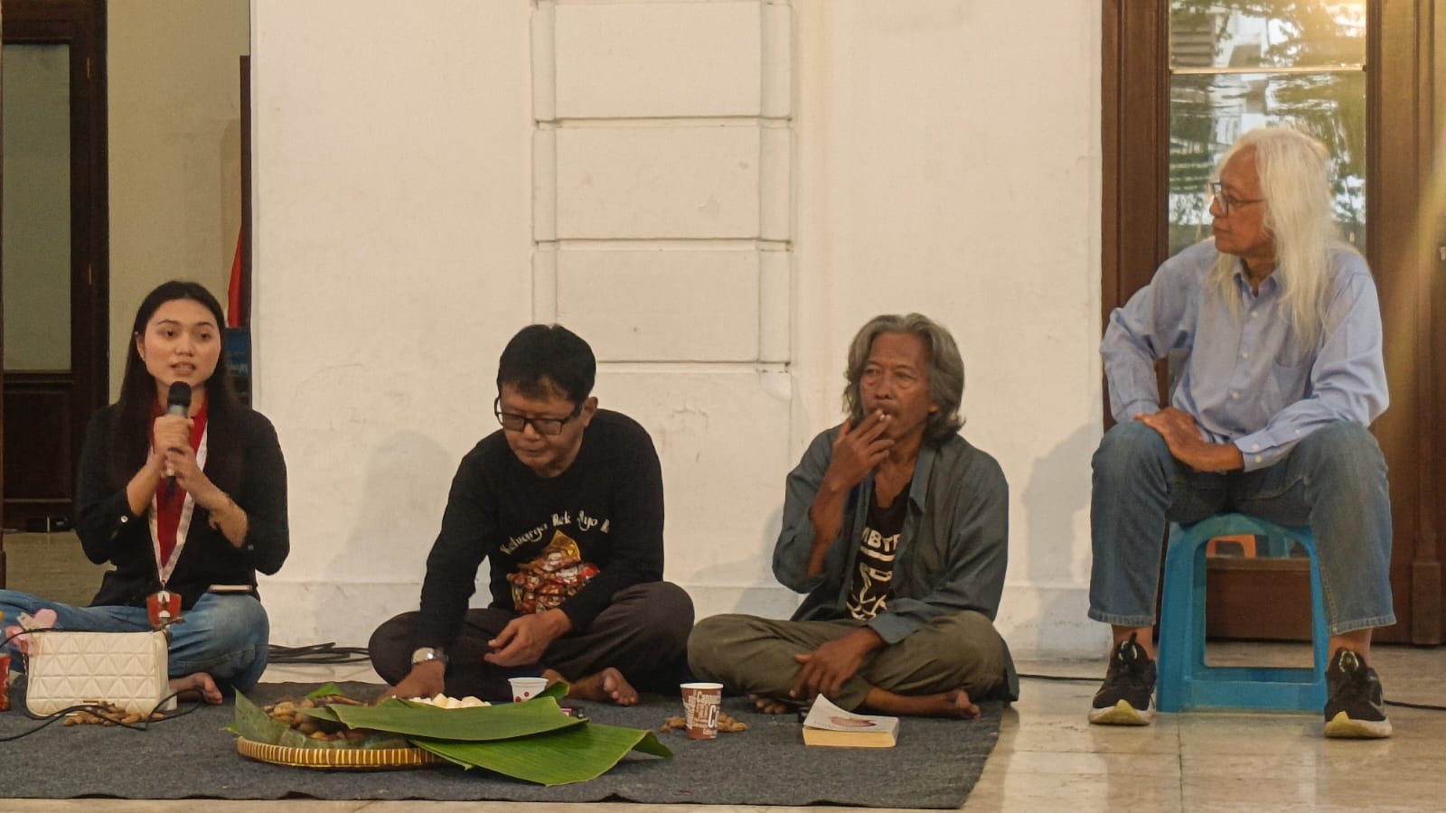 Diskusi Seni Dewan Kesenian Surabaya Bahas Ruang Seni yang Kini Kian Menyempit