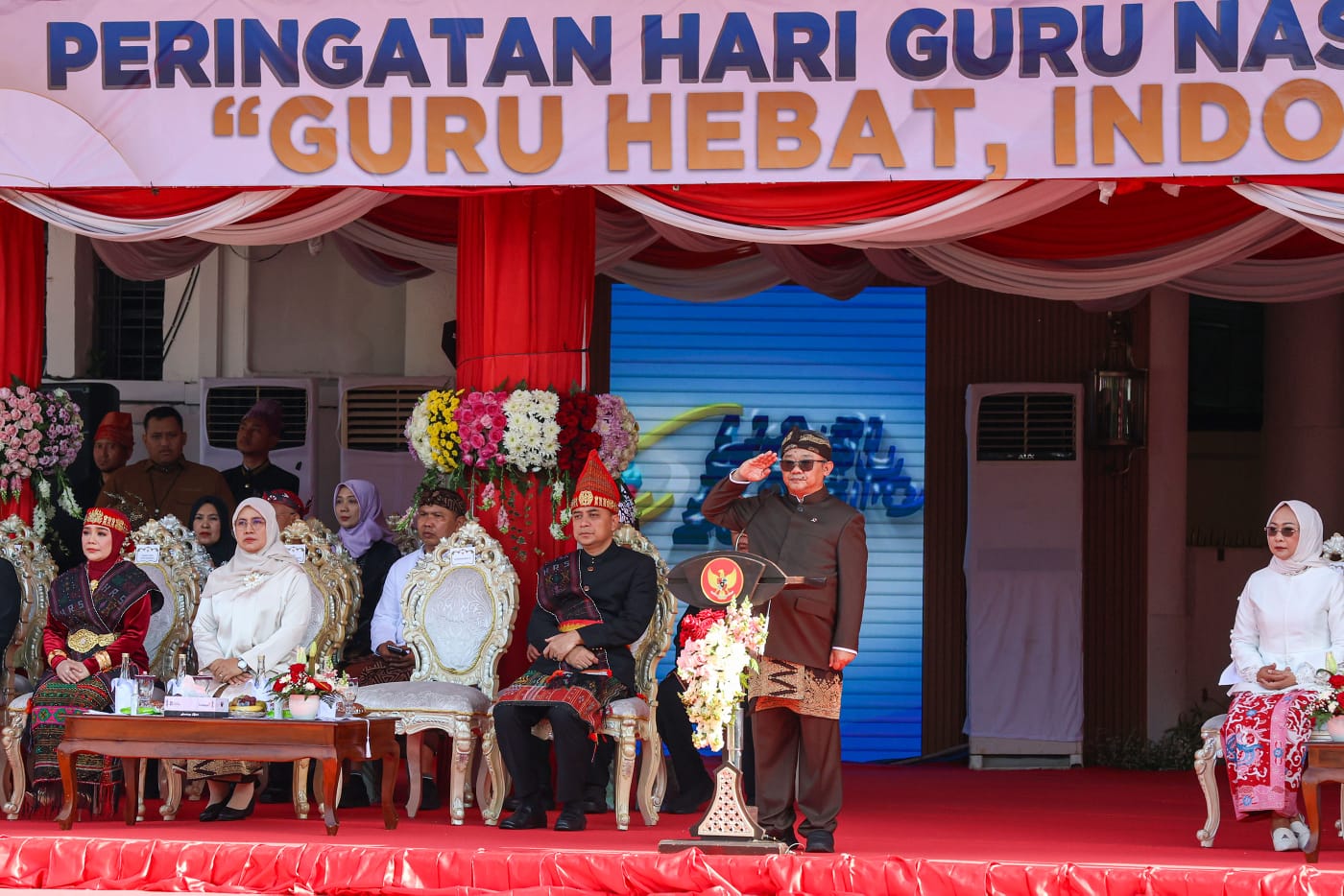 Mendikdasmen Naikkan 150 Ribu Kuota Beasiswa Guru dan Tunjungan Honorer di 2026!