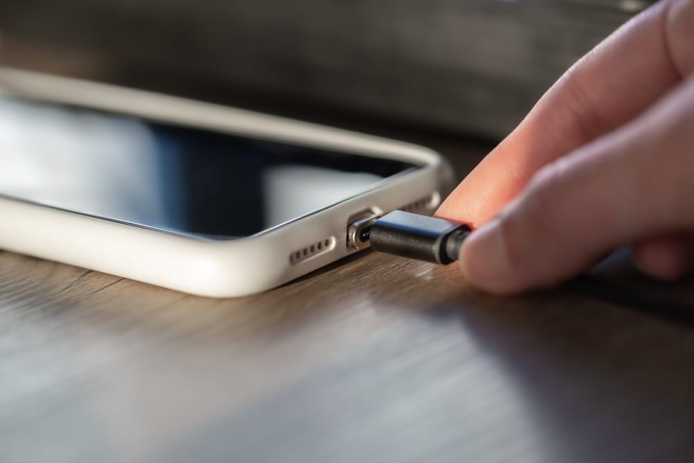 5 Cara Memanfaatkan Port USB-C di Smartphone
