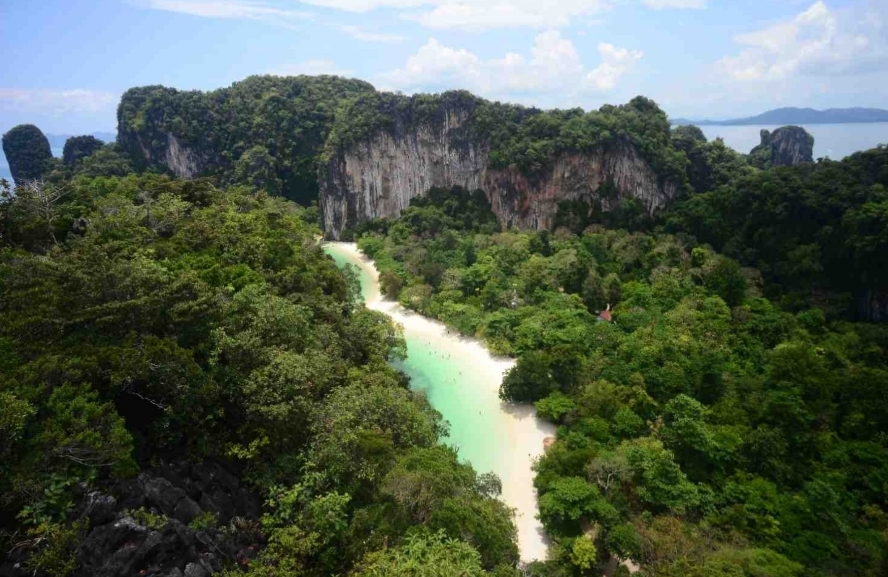 Rekomendasi Liburan ke Thailand ala Jurassic World, Pulau Krabi Tawarkan Pengalaman Dunia Dino