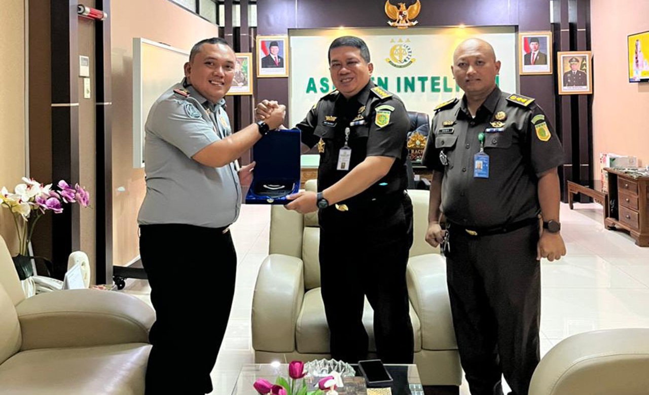 Kantor Imigrasi Entikong Perkuat Sinergi Penegakan Hukum dengan Kejati Kalbar