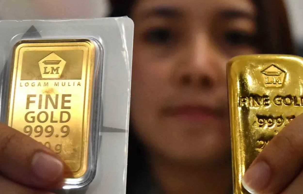 Harga Emas Turun, Sebagian Warga Pilih Jual, Lainnya Menunggu