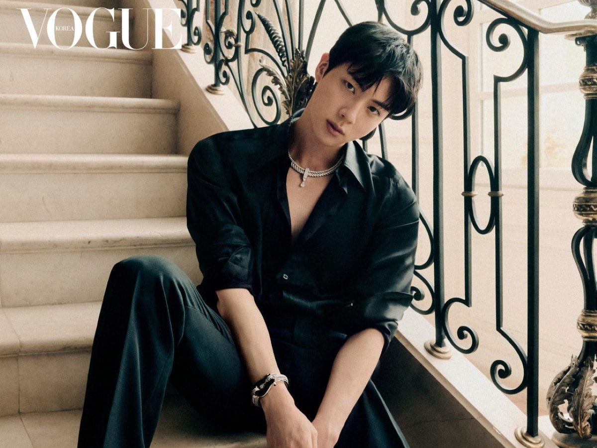 Jin BTS Memukau di Sampul Vogue Korea, Buktikan Julukan Worldwide Handsome 