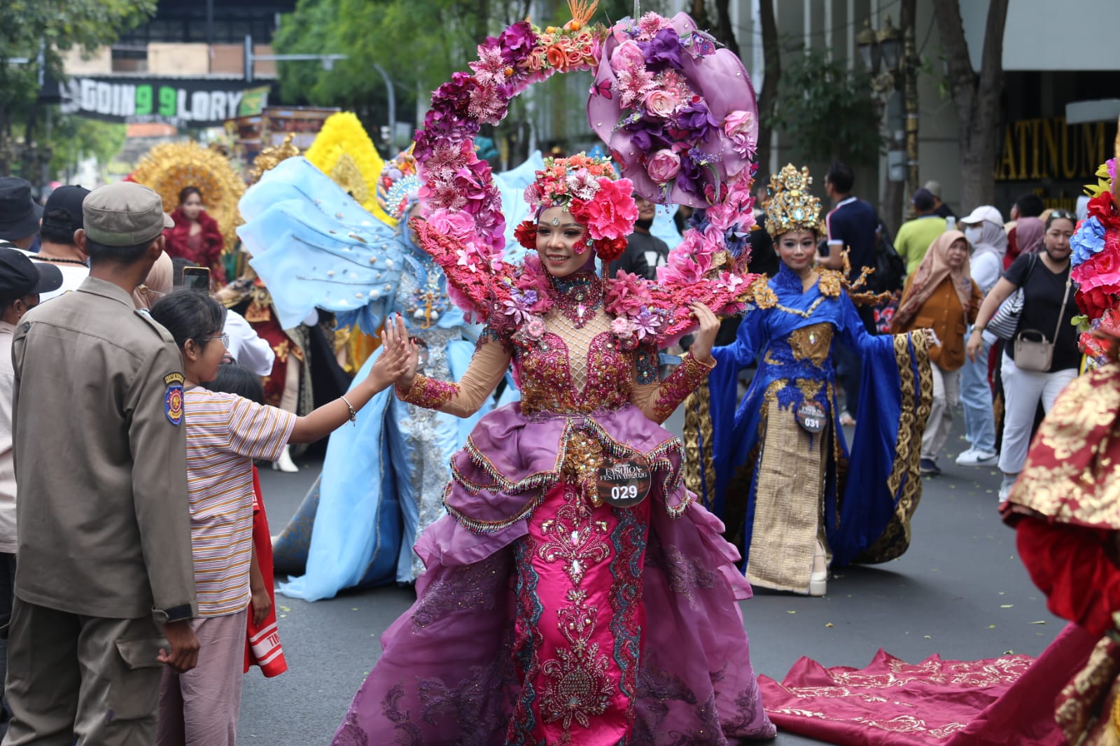 Parade SFF 2026 Sedot Ribuan Pengunjung di Jalan Tunjungan