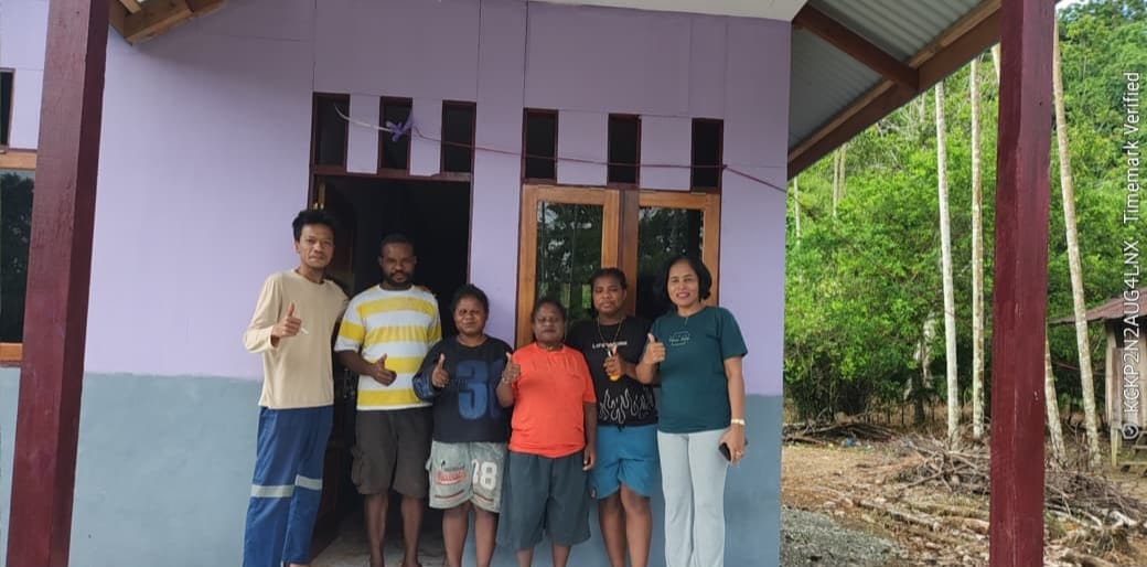 PT Kristalin Ekalestari Telah Serahkan Puluhan Rumah untuk Warga Nabire