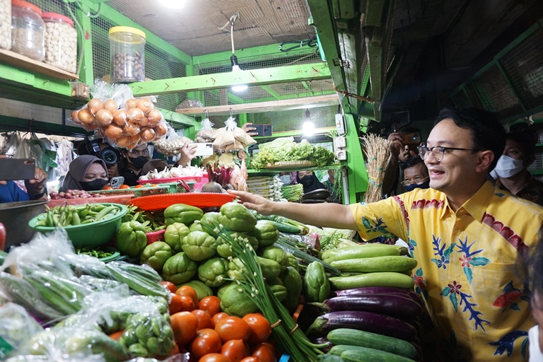  Harga Sembako Stabil, Pembeli Daging Turun Drastis