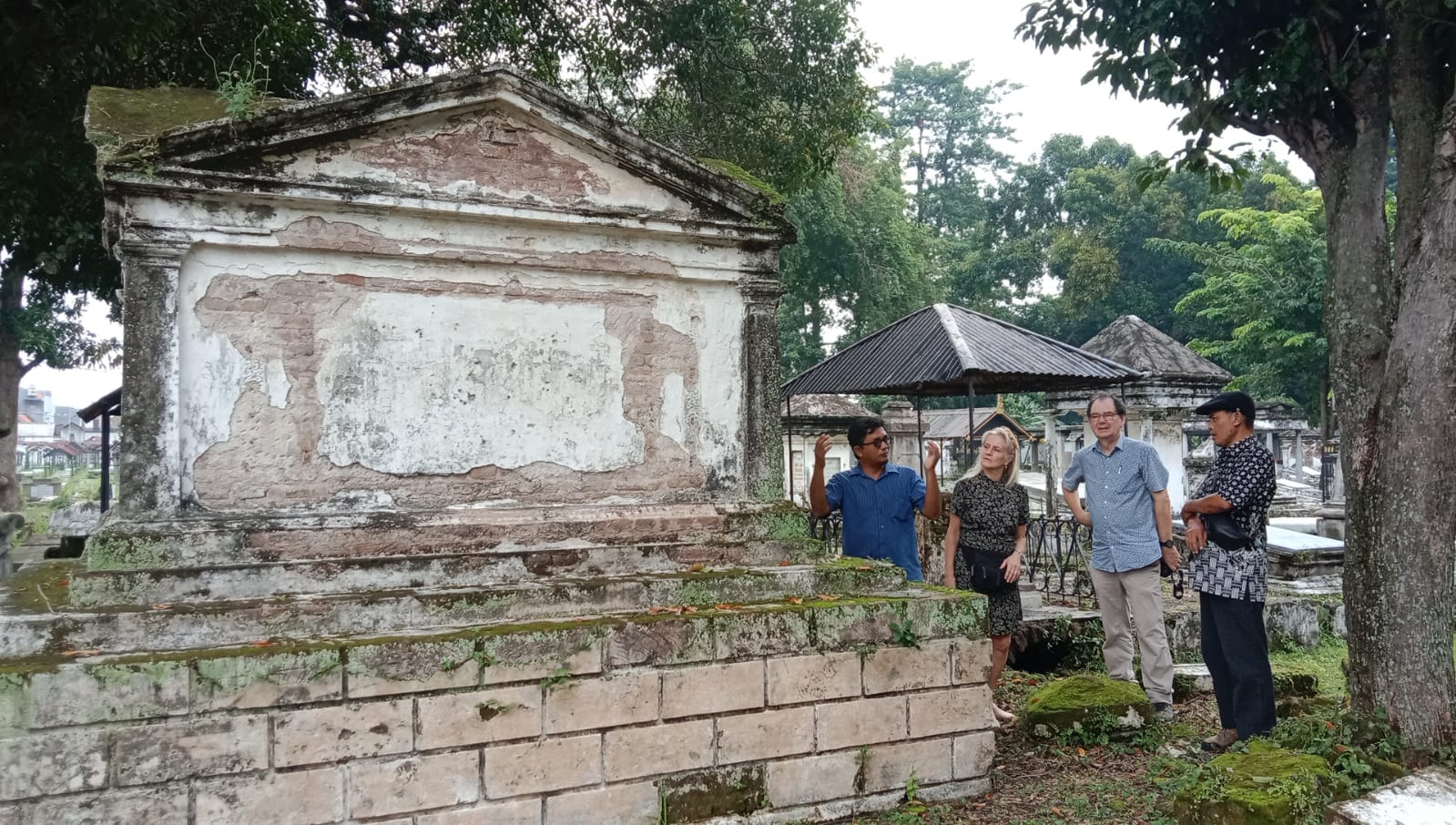 Kolaborasi Internasional dan Untag: Membuka Lembaran Baru Makam Peneleh Surabaya