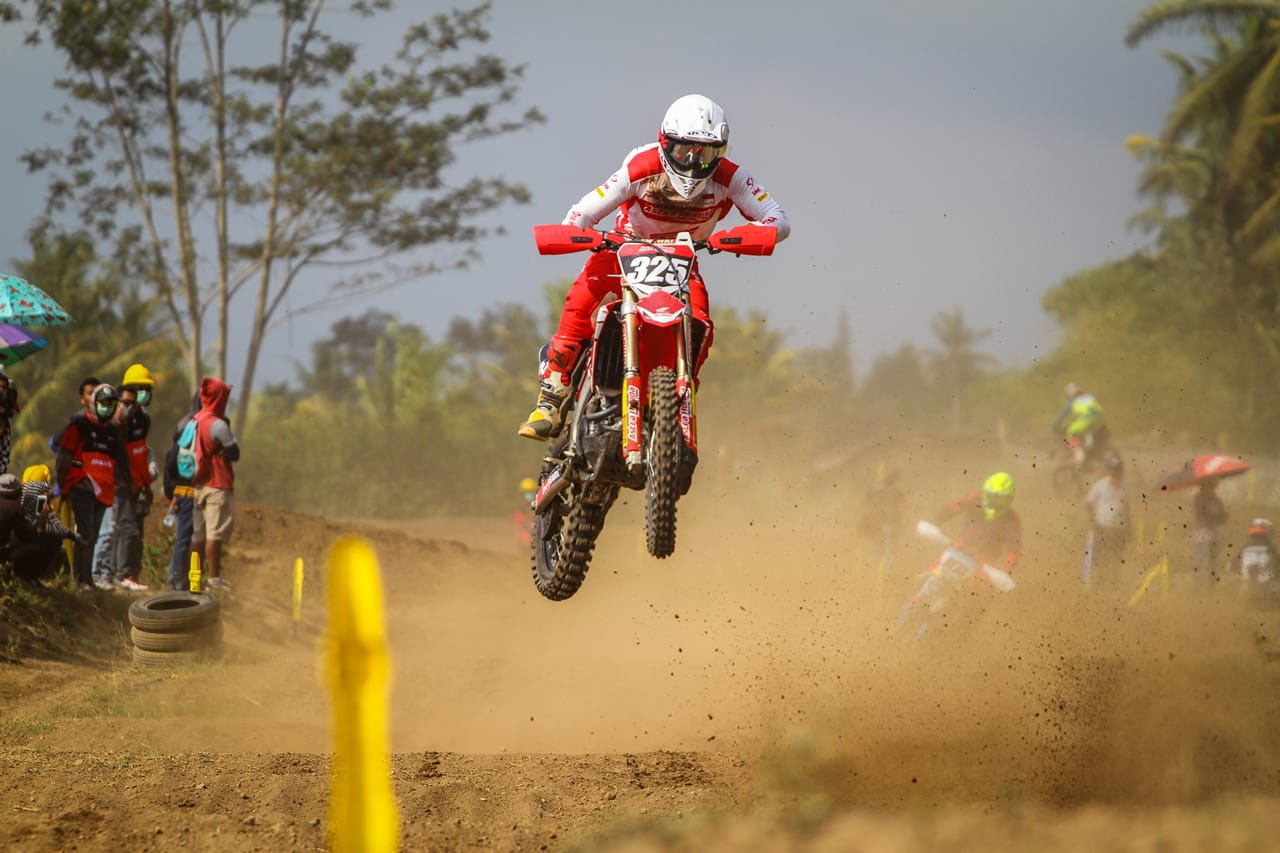 Bikin Bangga, Pebalap Indonesia Tampil di MXGP Samota