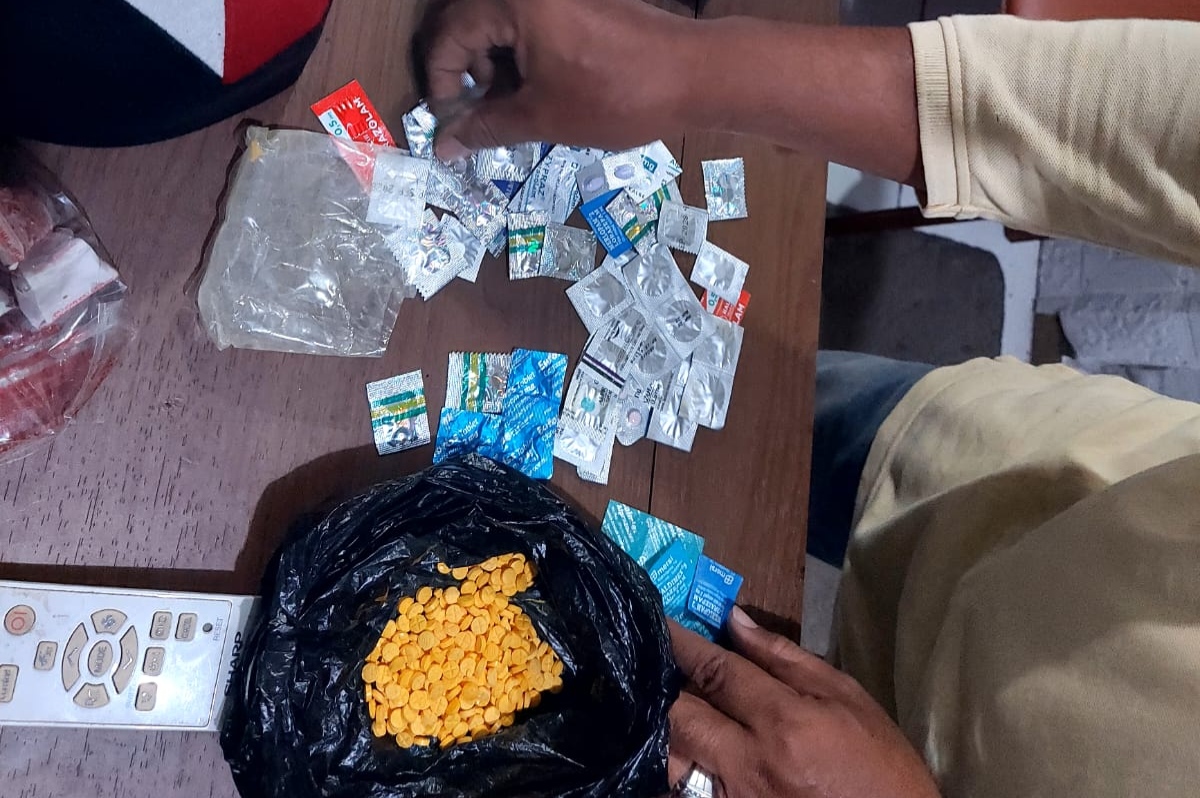 Polisi Bongkar Penjualan Obat Terlarang Berkedok Toko Ikan Hias