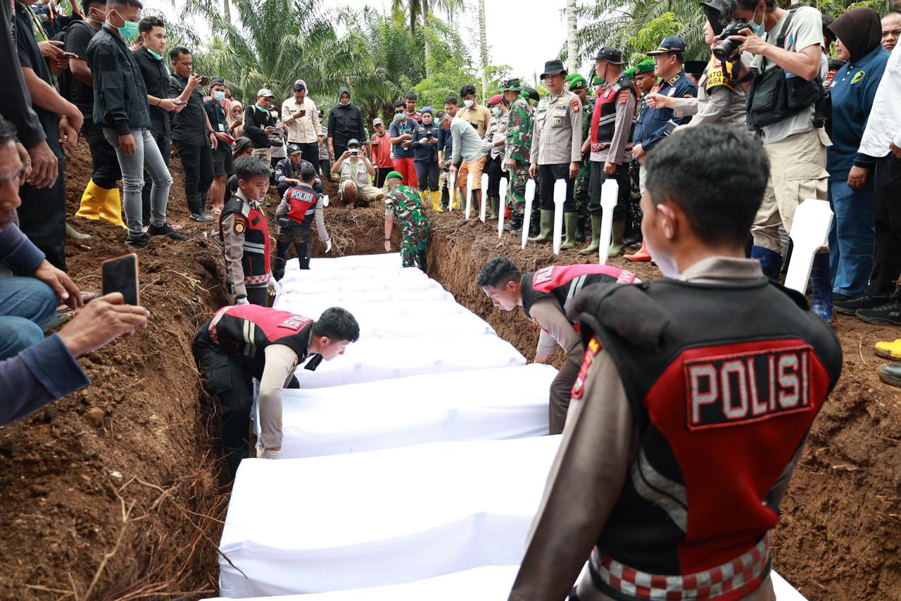 Sedih, 10 Jenazah Korban Bencana Sumbar Tak Teridentifikasi, Dimakamkan Massal