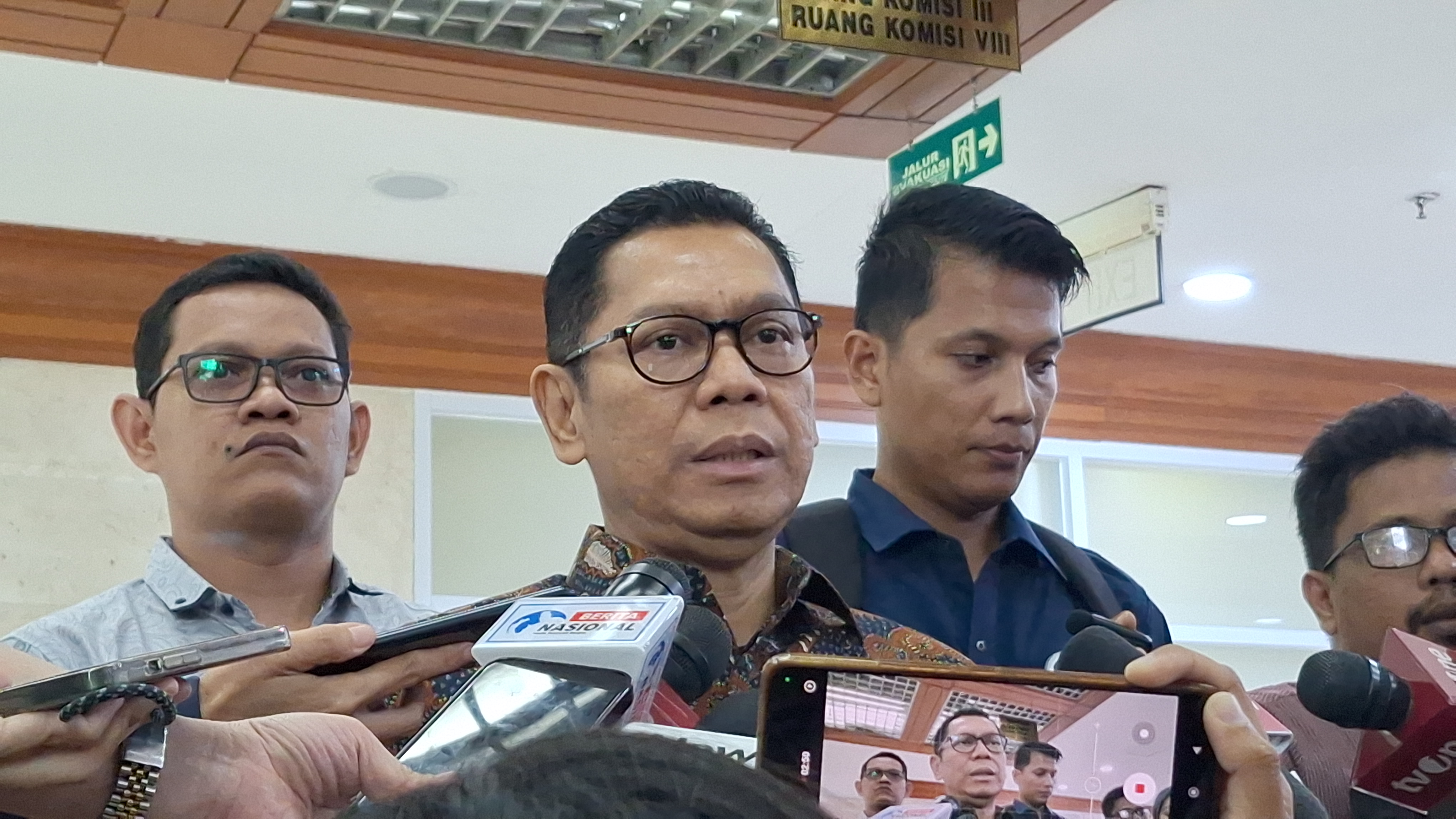 Adies Kadir Bantah Isu Jokowi Ingin Rebut Ketum Golkar Lewat Munaslub