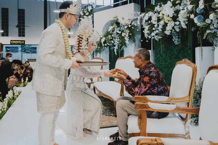 Prewedding dr Tiara Lestari dan dr Steven Philip Surya (3); Dihadiri Dahlan Iskan, Mempelai Suguhkan Teh Pai