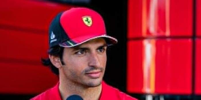 Ferrari Kontrak Carlos Sainz Hingga 2024