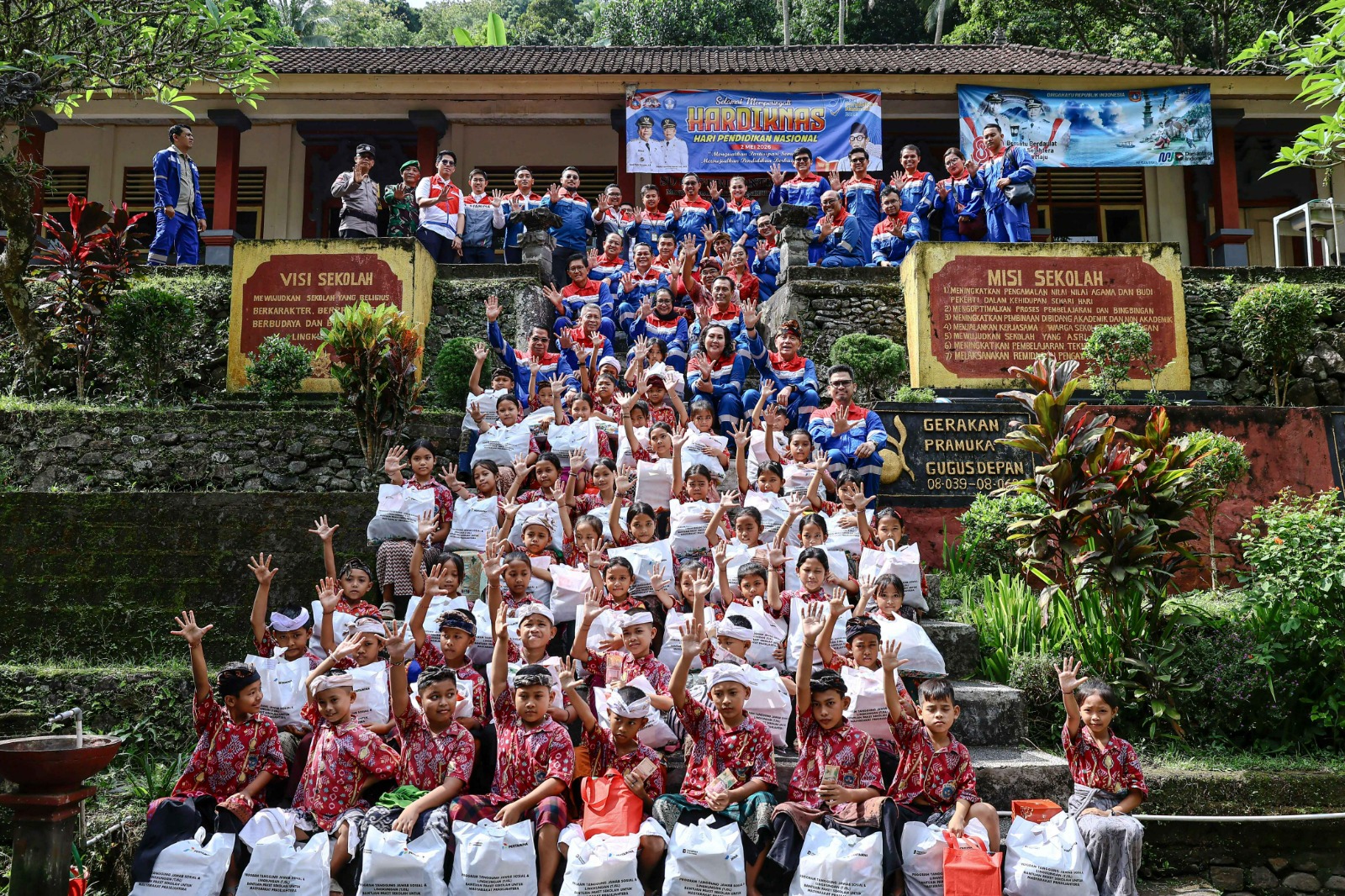 Dewan Komisaris Pertamina Berbagi Inspirasi dan Dukung Pendidikan di Karangasem