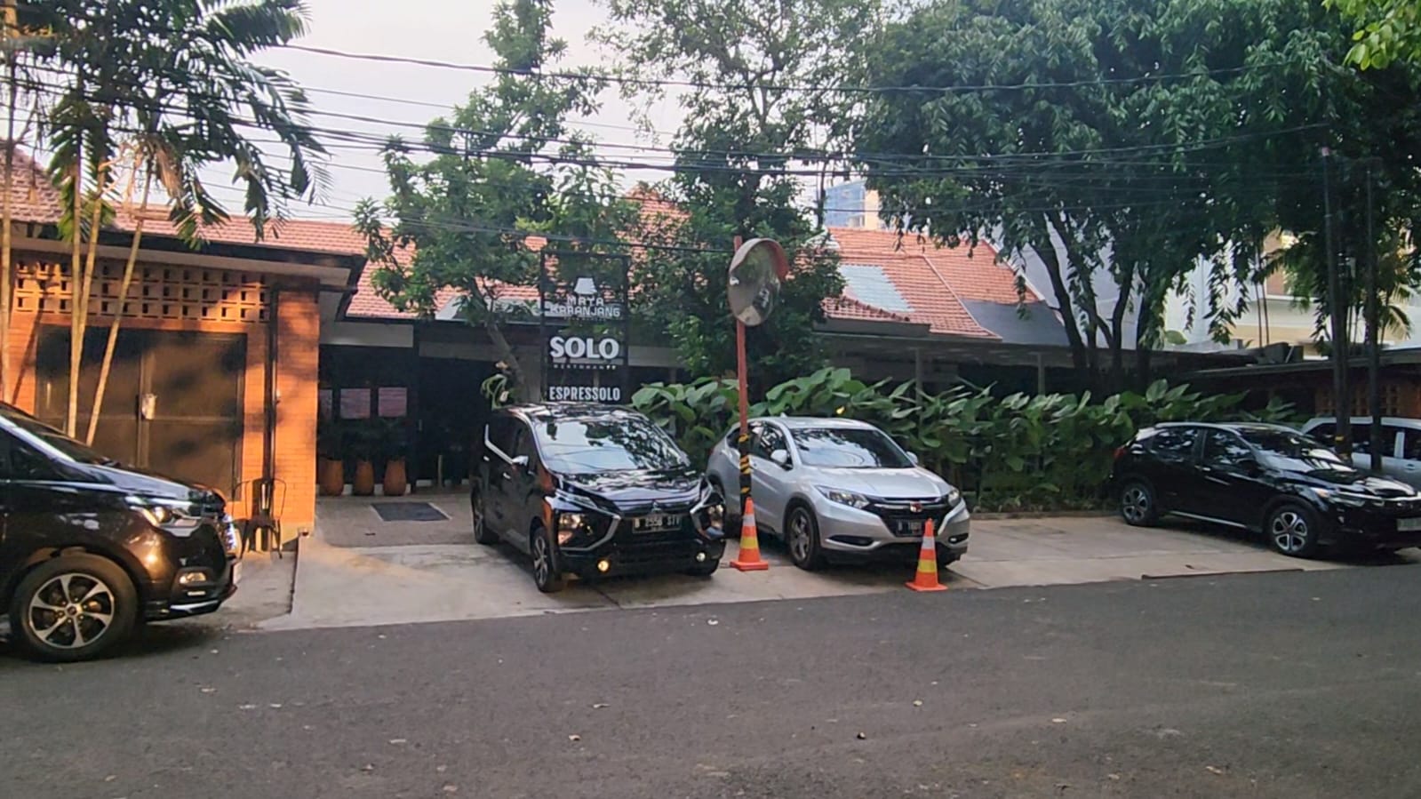 Operasional Kafe dan Parkir Liar di Melawai Bikin Resah Warga, Ketua RT RW Merasa Dicuekin Pemkot 