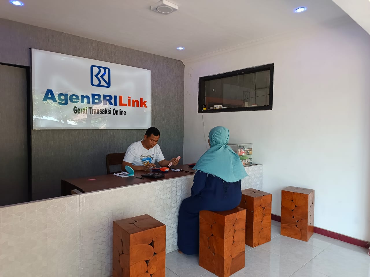 Berawal dari Coba Coba, AgenBRILink di Situbondo Ini Sukses Dekatkan Akses Perbankan bagi Masyarakat