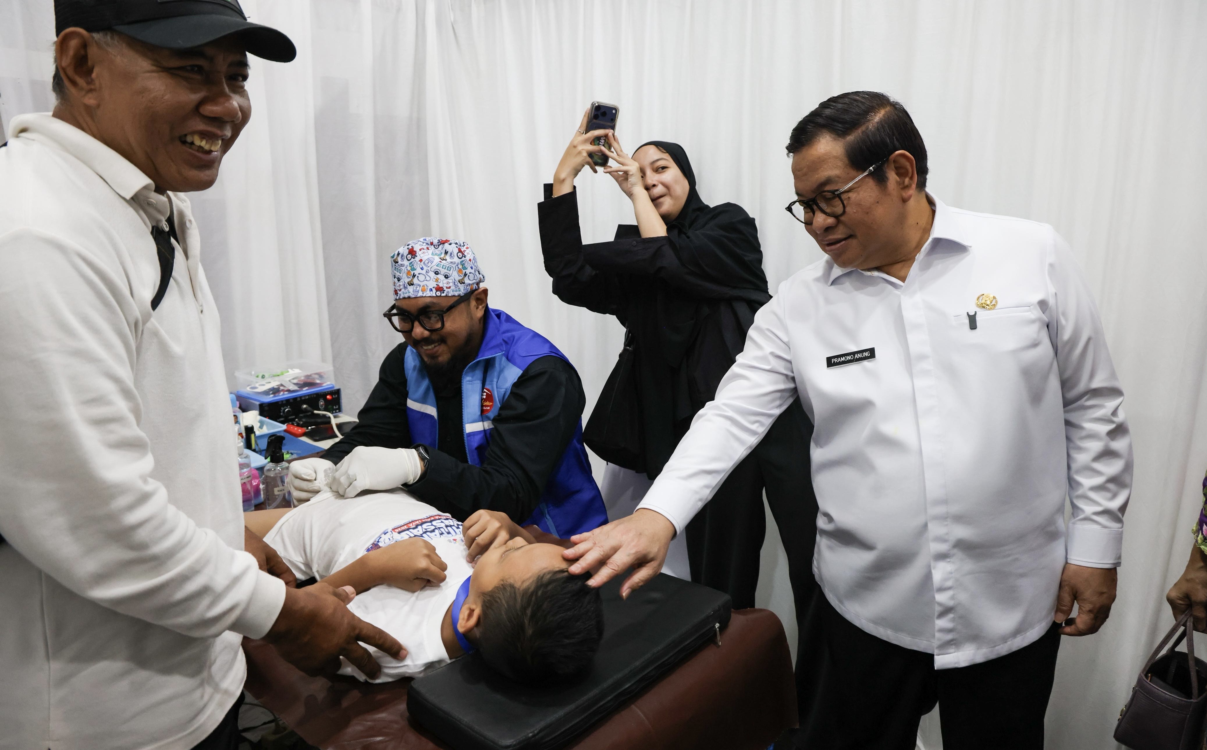 Gelar Khitanan Massal Lebih dari 2.000 Anak, Pemprov DKI Pecahkan Rekor MURI