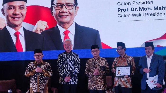 Ganjar-Mahfud Anggota Kehormatan Muhammadiyah, Anies Pamer Capaian Jakarta