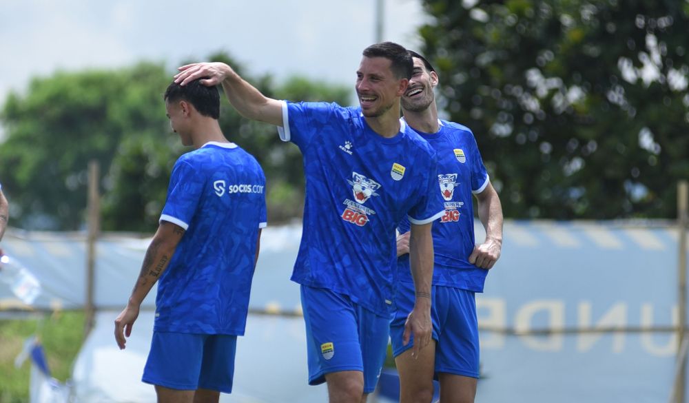 Penuh Emosi Usai Debut, Tom Haye Ungkap Alasan Pilih Persib Bandung