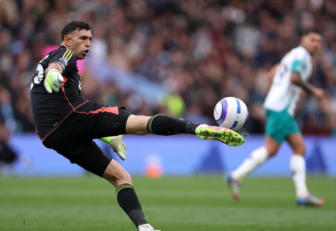 Demi Emiliano Martinez, Chelsea Siap Melawan Manchester United