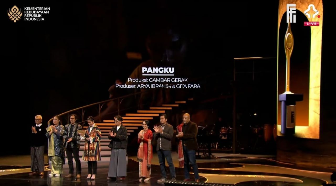 Reza Rahadian dan Persembahan Cintanya untuk Perempuan lewat Pangku: Empat di BIFF, Empat di FFI