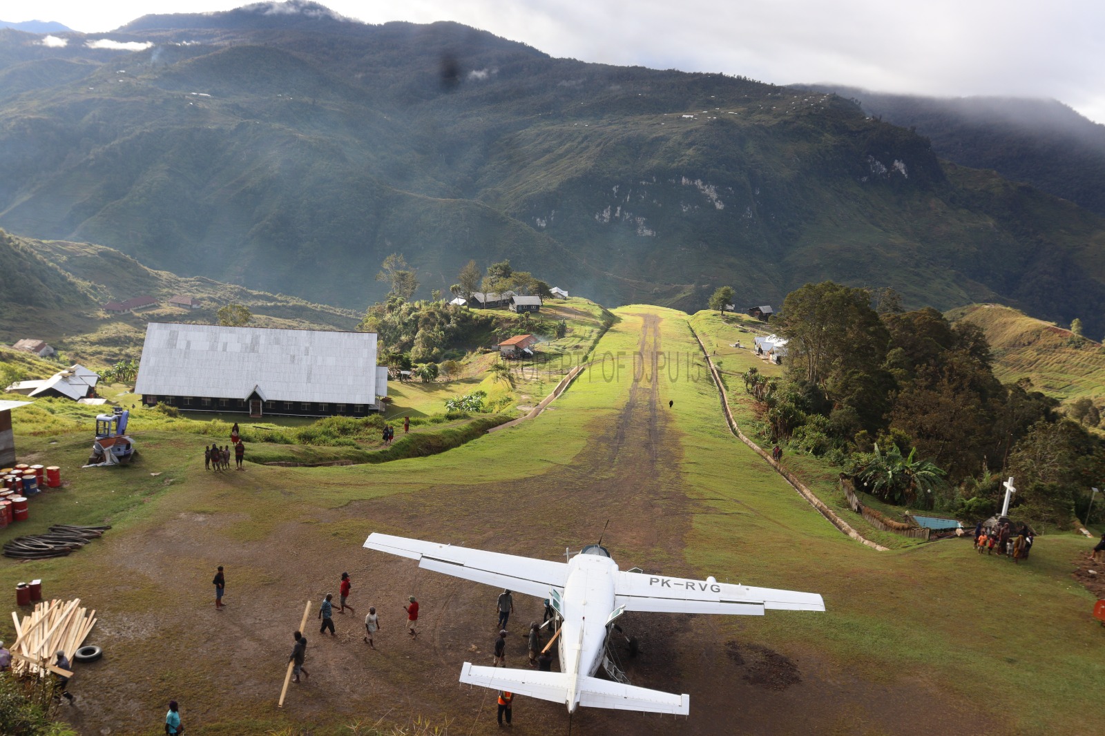 Banyak Pesawat Ditembaki KKB, Kemenhub Pastikan Bandara-Bandara di Papua Tetap Beroperasi  