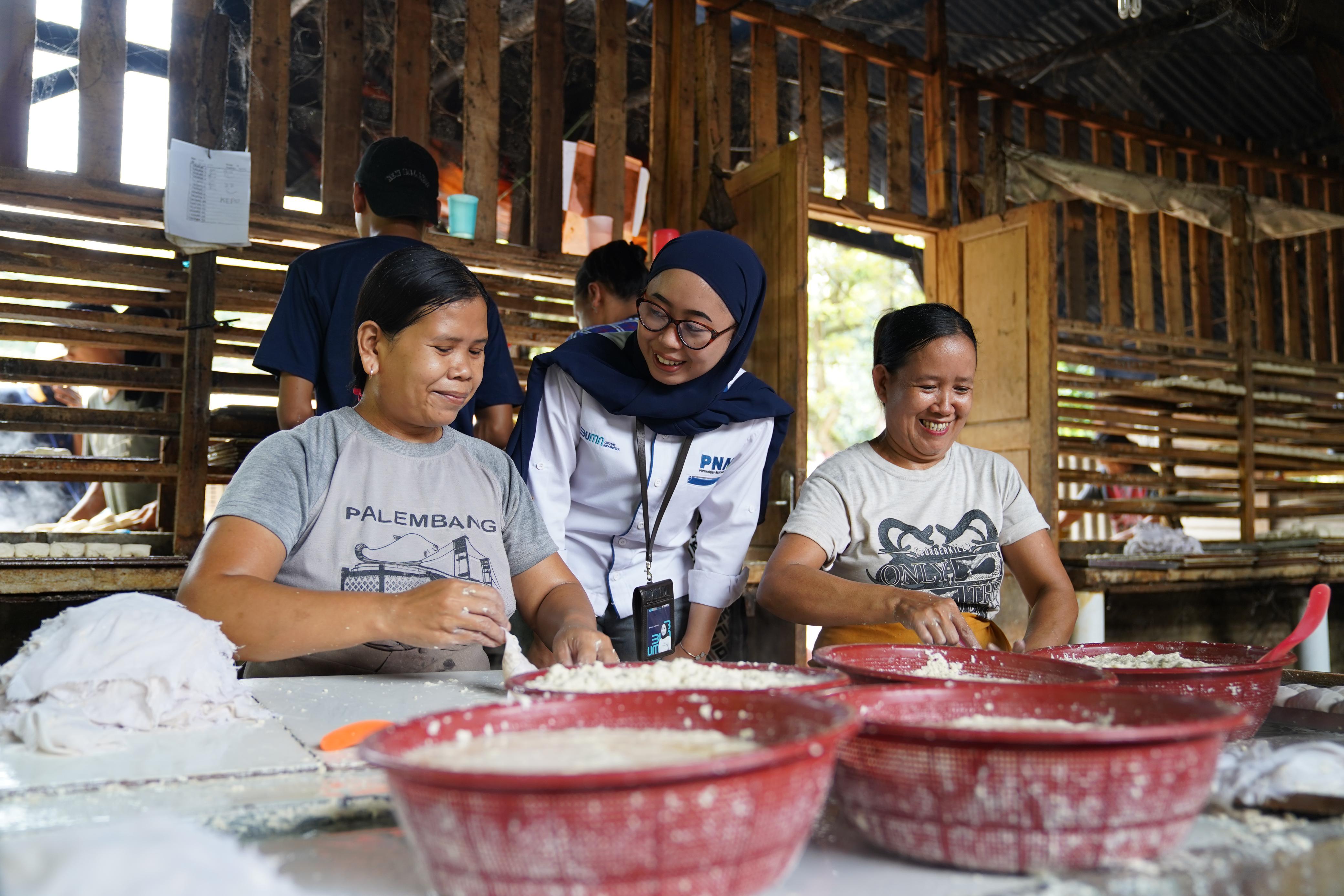 Ibu Hebat, Keluarga Kuat: Cerita Perubahan dari Program Mekaar