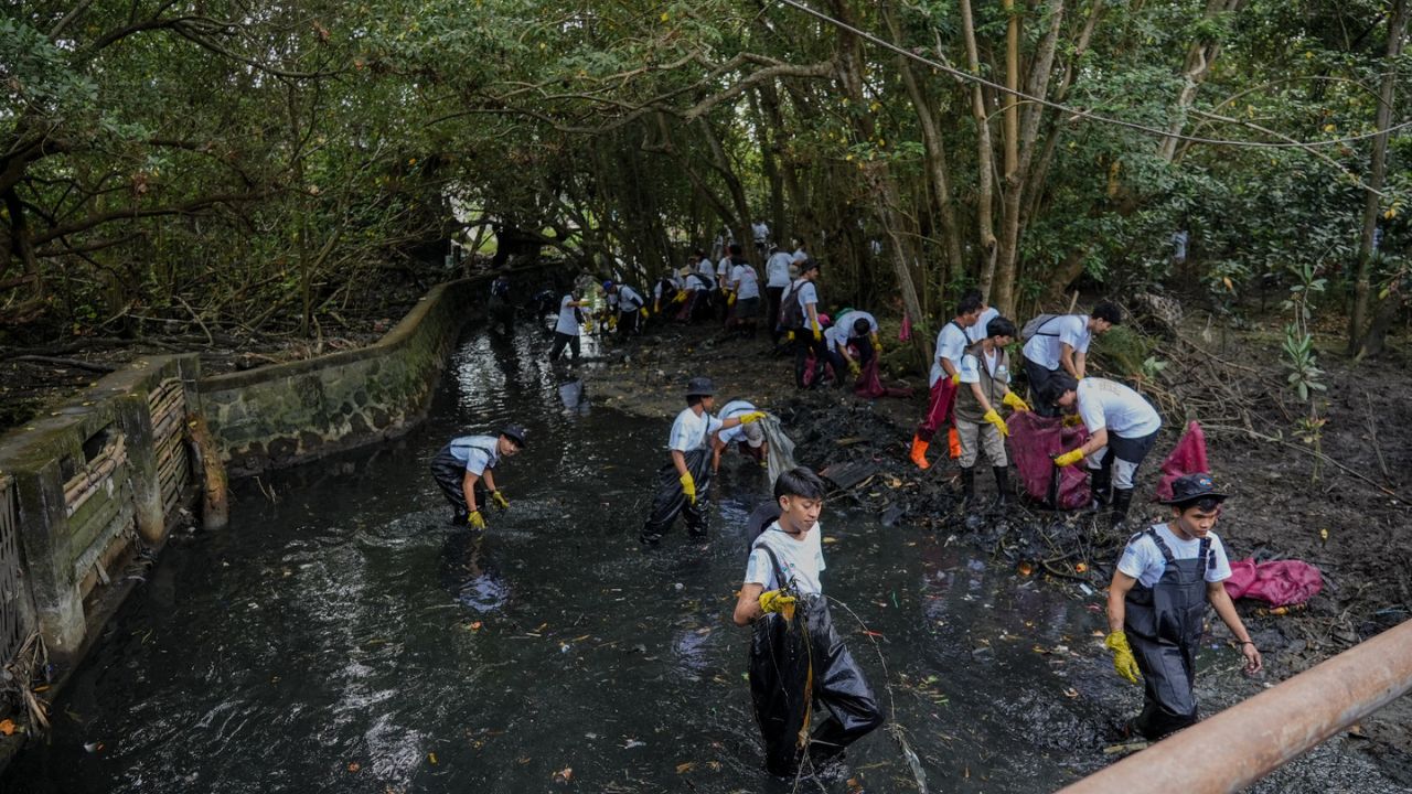 BRI Peduli dan Sungai Watch Kolaborasi Kurangi Sampah Plastik di Sungai Bali