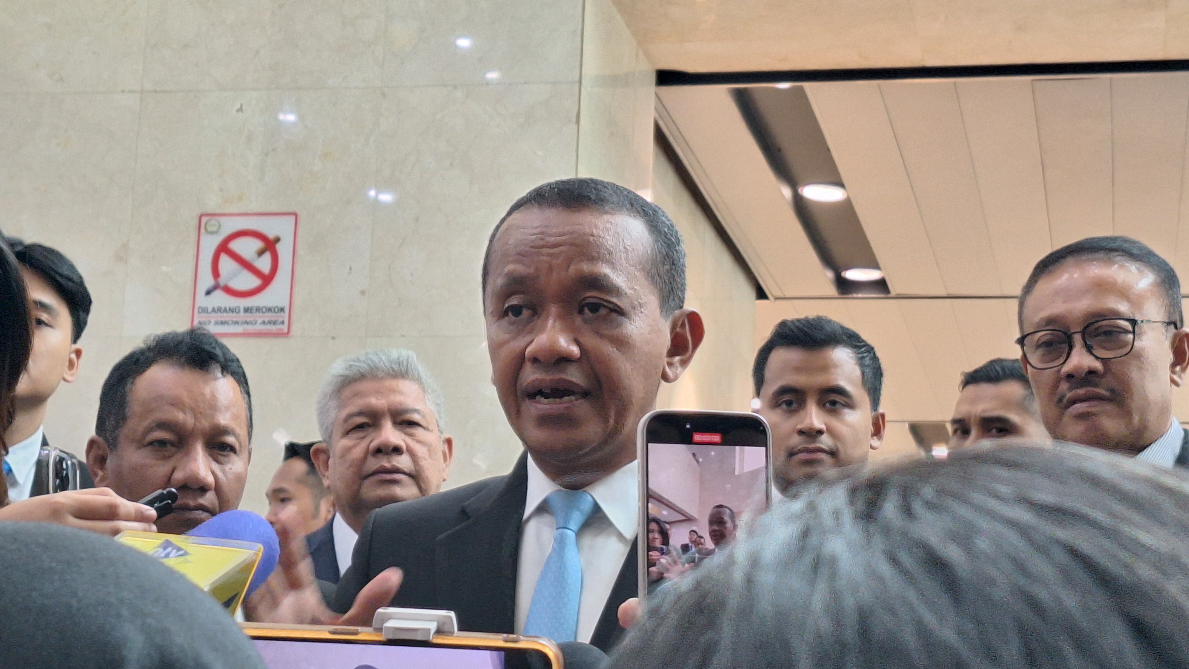 Selat Hormuz Tak Kunjung Dibuka, Bahlil Ungkap Kondisi Real Stok LPG