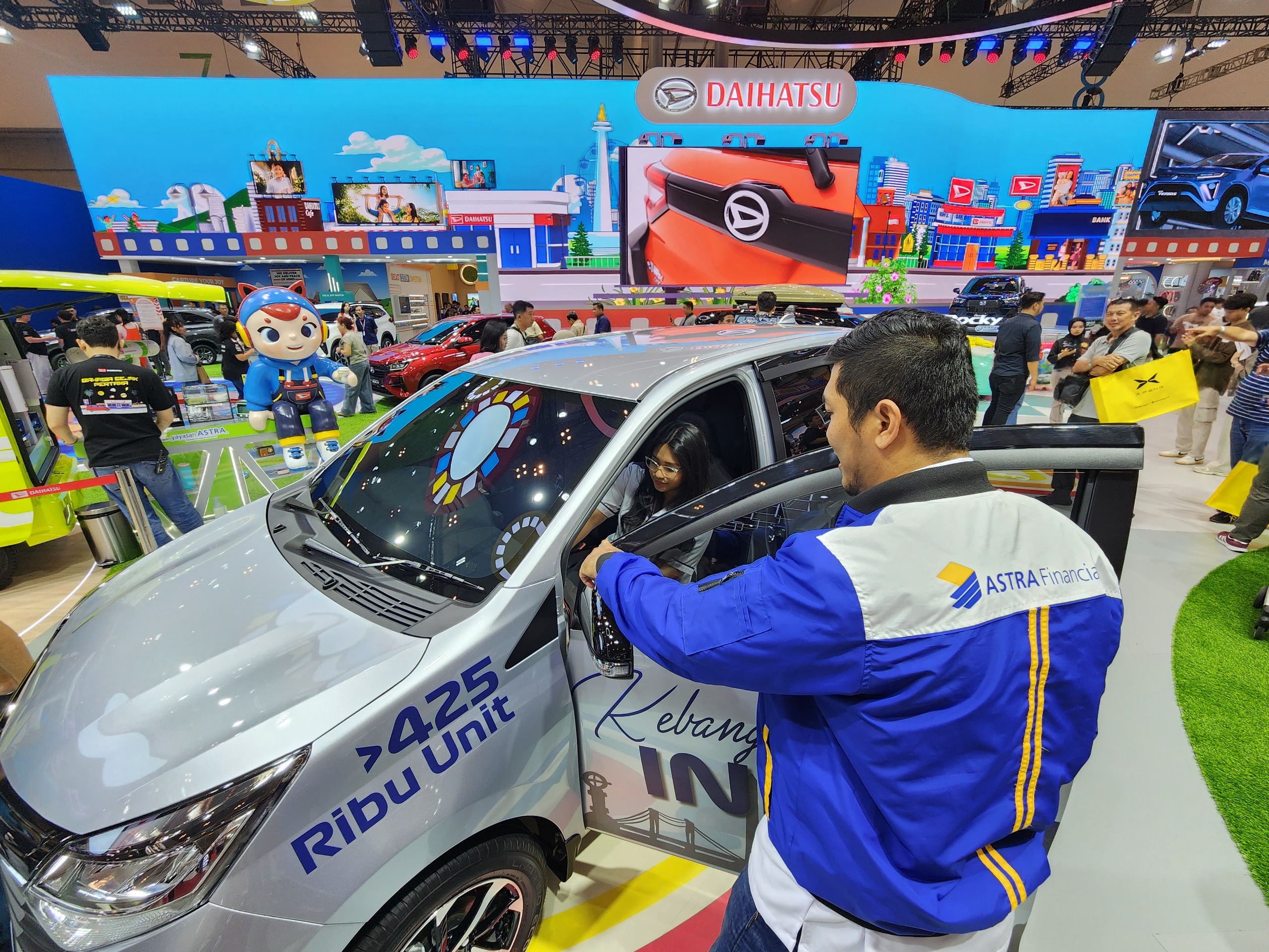 Mobil LCGC Terjangkau dan Praktis: Astra Financial & Daihatsu Bantu Edukasi Pembeli Mobil Pertama