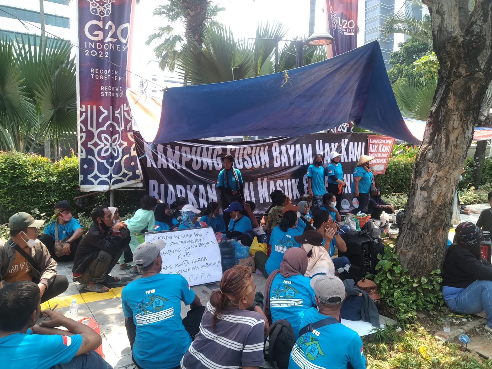 Belum Temui Kesepakatan, Warga Kampung Bayam Ancam Bertahan di Depan Balaikota