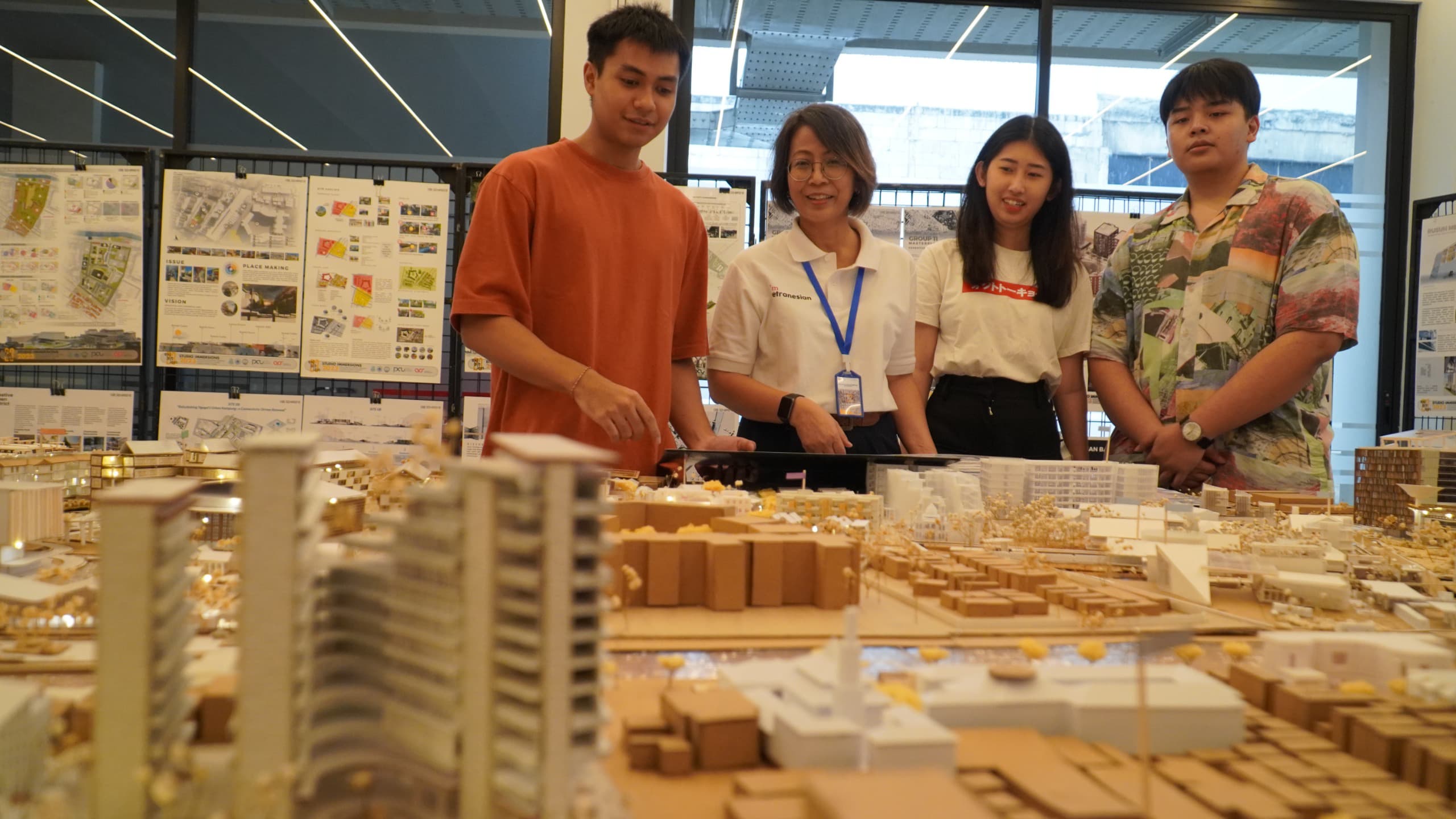 Projecting Cities Bangkok and Surabaya, Karya Maket Arsitektur Mahasiswa dari 3 Negara