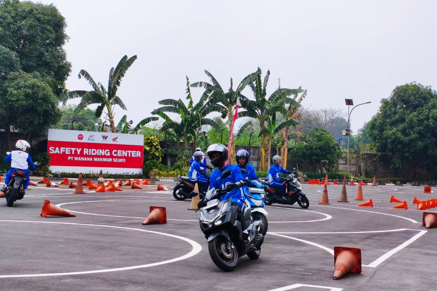 Asah Skill Safety Riding, Guru dan Siswa Ikuti Kompetisi Cari_Aman Academy Bootcamp