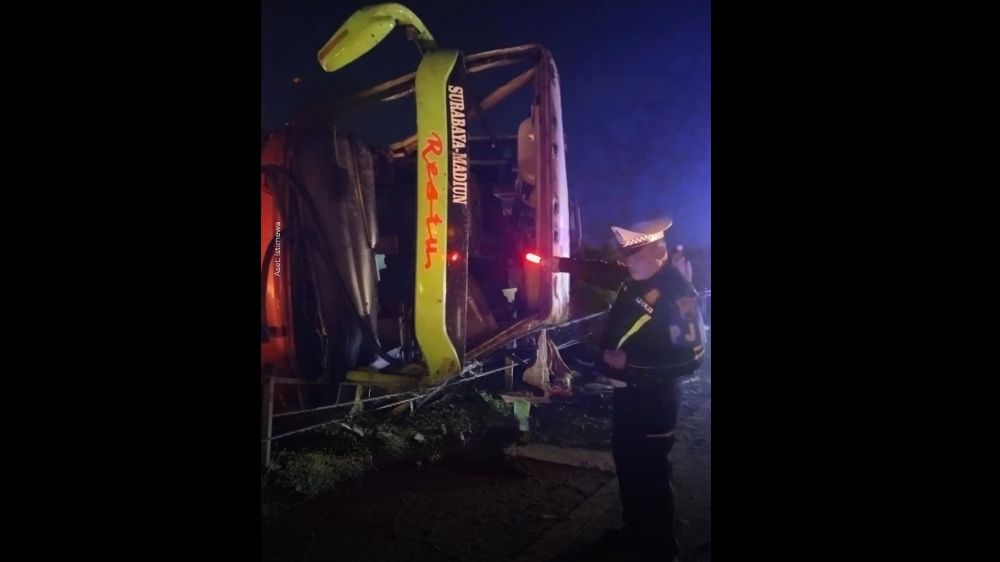Kronologi Bus Restu Terguling di Tol Jombang-Mojokerto, 1 Tewas dan 15 Luka