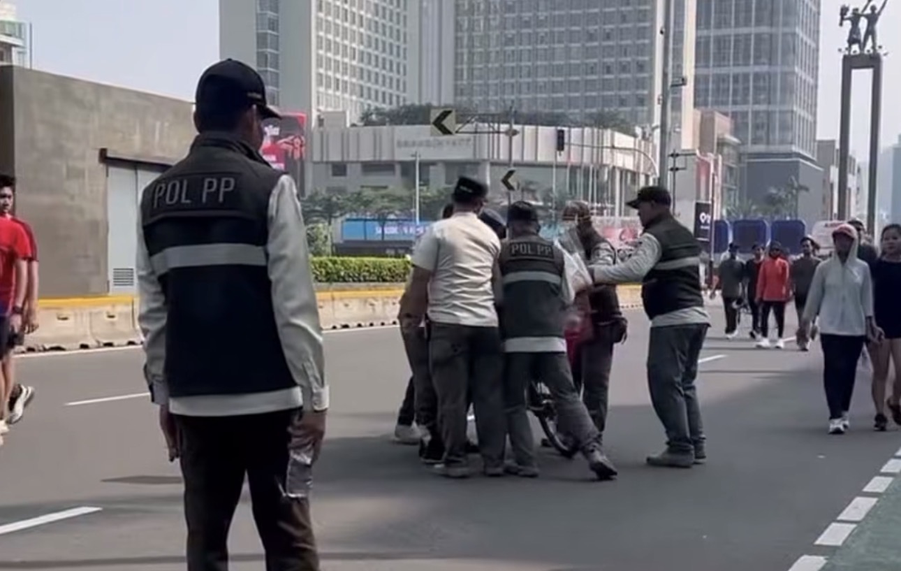 Satpol PP DKI Minta Maaf Usai Penertiban Paksa Pedagang Es Krim di CFD Viral