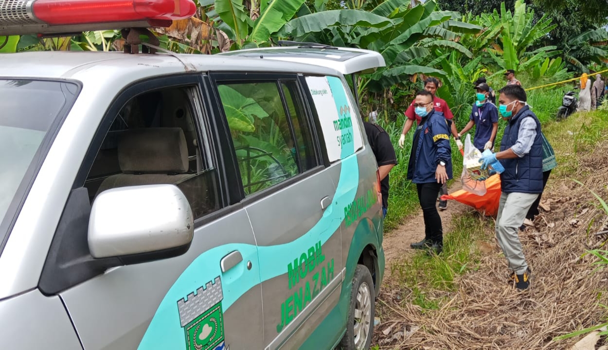Mayat Tanpa Identitas Tertutup Kardus Ditemukan di Semak-semak Dekat Jembatan Tol Cikupa