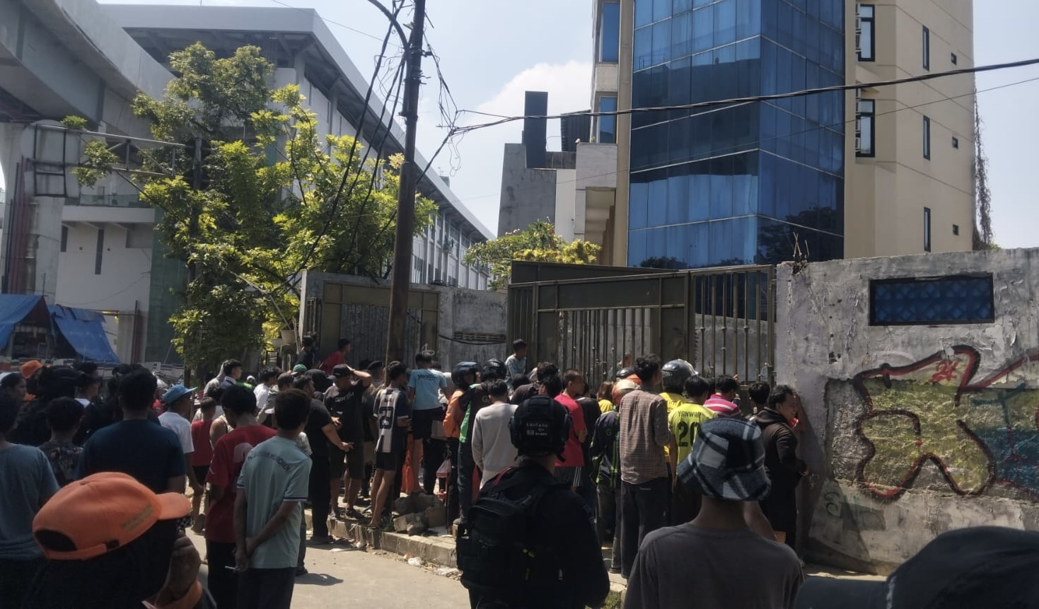 2 Orang Luka-luka Buntut Bentrokan Dua Kelompok Warga di Menteng, Polisi Buka Suara!