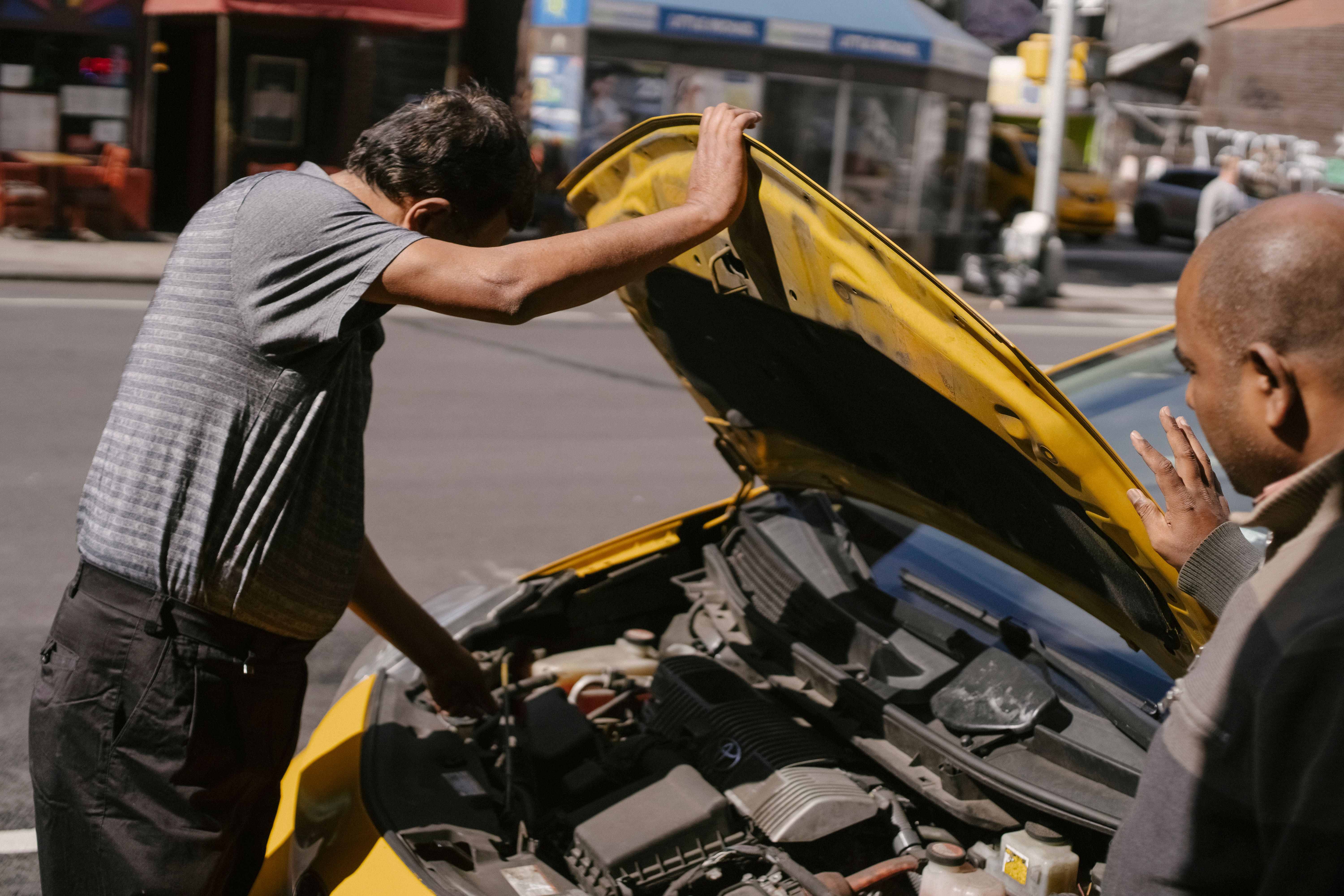 5 Tips Mencegah Overheat Radiator Mobil saat Terjebak Macet