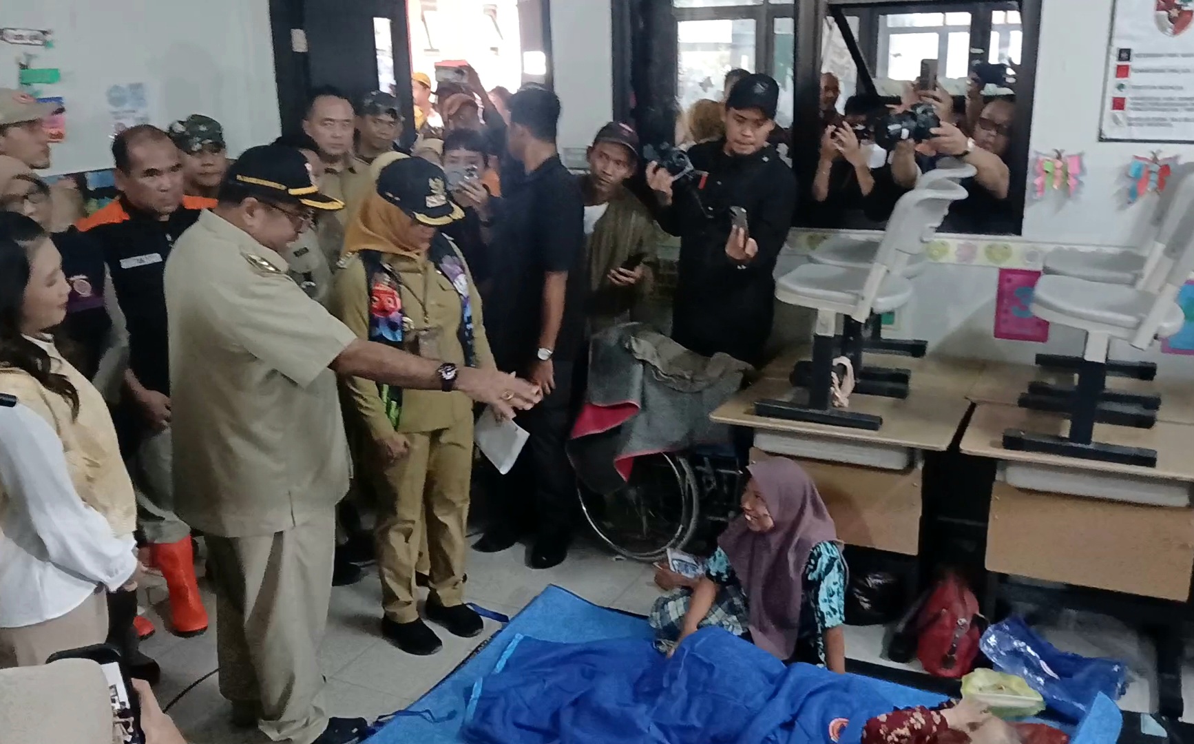 Wagub Rano Pastikan Kebutuhan Dasar Korban Banjir di Jaktim Telah Terpenuhi