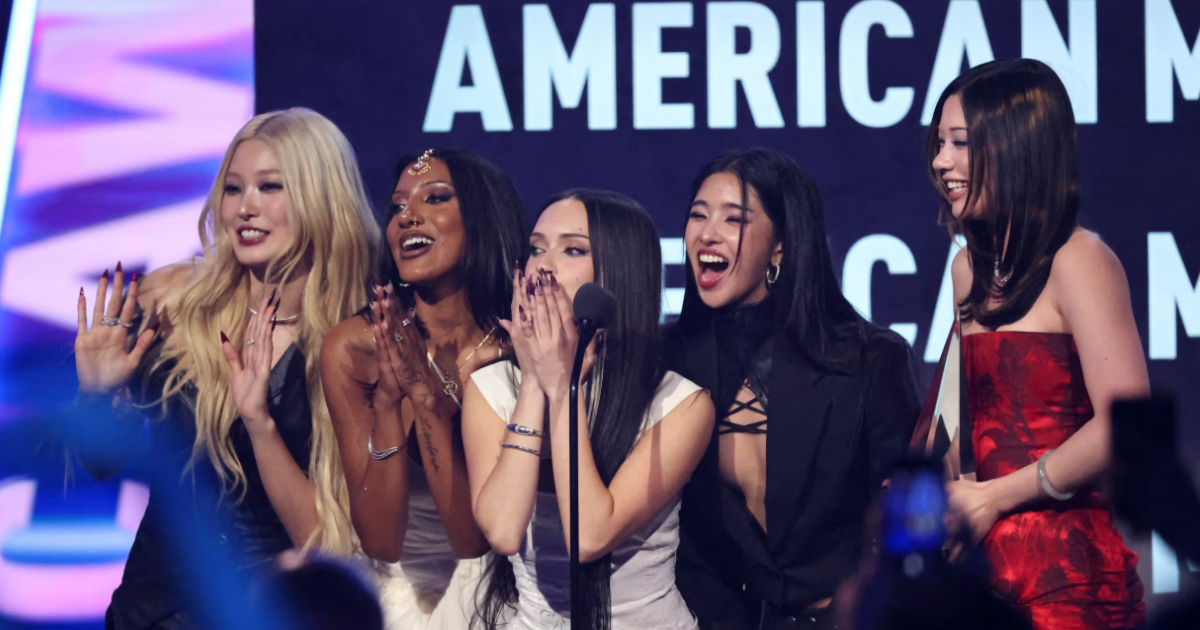 KATSEYE Rebut 3 Trofi di AMAs 2026, Sophia Berterima Kasih pada BTS