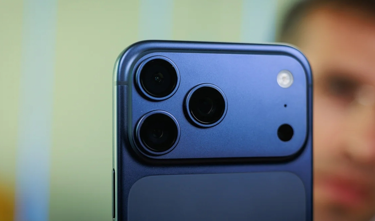 Pengguna iPhone 17 Pro Jangan Panik, Garis Kecil di Atas Bodi Ternyata Antena 5G Khusus