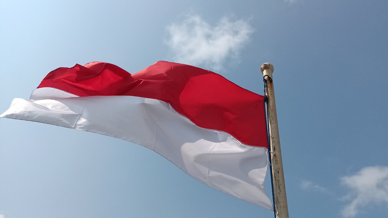 Pasang Bendera Merah Putih Sembarangan Bisa Kena Pidana hingga Denda Rp 500 Juta