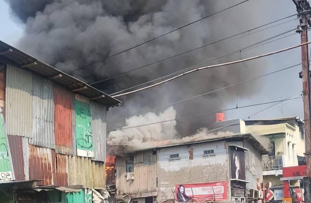 Kebakaran Pasar Impres Pademangan, 6 Kios dan 10 Kontrakan Hangus Terbakar